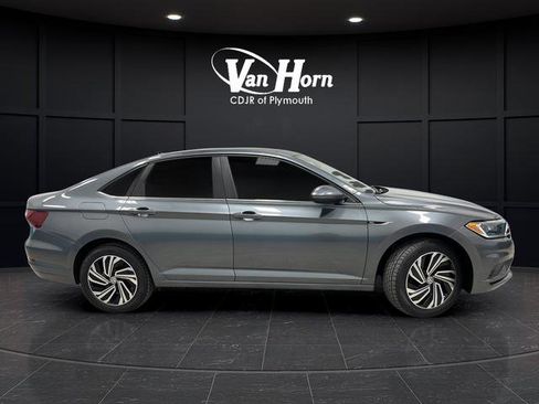 Used 2020 Volkswagen Jetta SEL FWD image 2