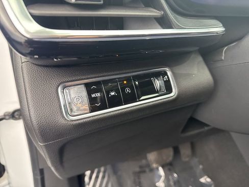 Used 2024 Buick Envision Preferred image 31