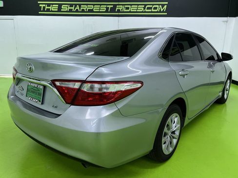 Used 2017 Toyota Camry LE FWD image 10