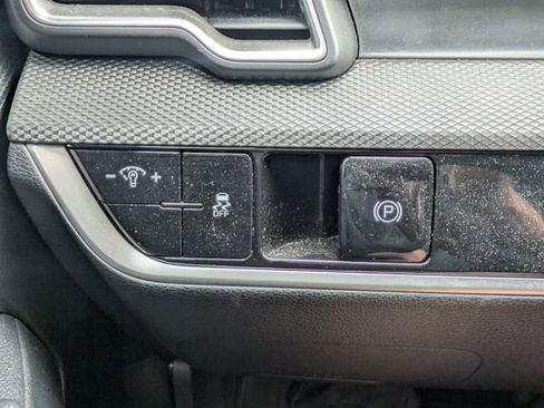 Used 2025 Kia Sportage LX FWD image 22