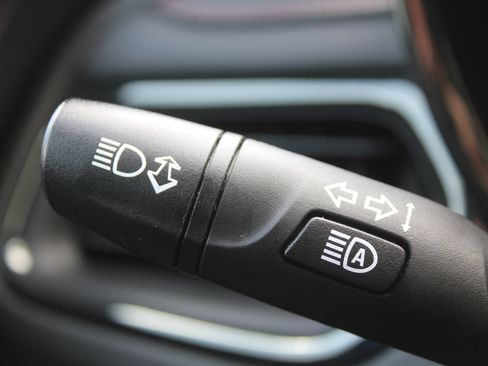 Used 2023 Chevrolet Equinox RS FWD image 31
