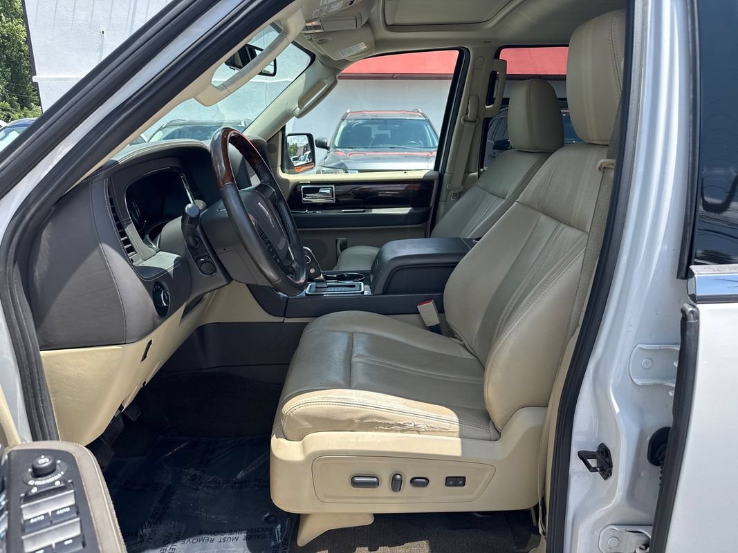 Used 2017 Lincoln Navigator Reserve AWD/4WD image 14