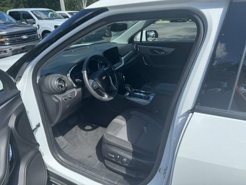 Used 2025 Chevrolet Blazer LT FWD image 3