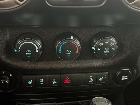 Used 2017 Jeep Wrangler 75th Anniversary image 19