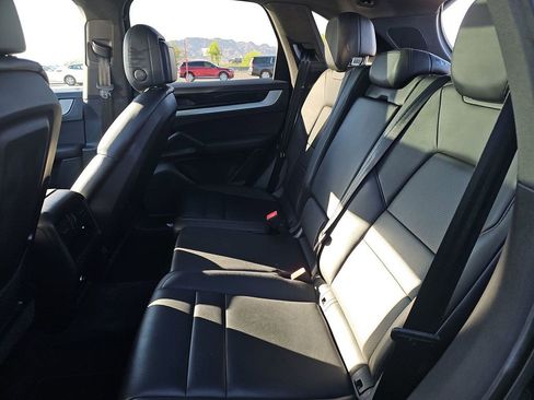 Used 2024 Porsche Cayenne w/ Premium Package AWD/4WD image 12