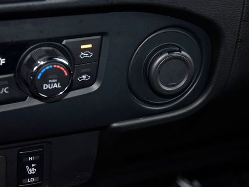 Used 2023 Nissan Frontier PRO-4X w/ Pro-4X Premium Package image 31