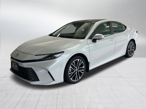 Used 2026 Toyota Camry XLE AWD/4WD image 3