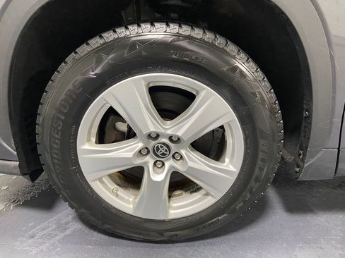 Used 2022 Toyota Highlander LE image 5