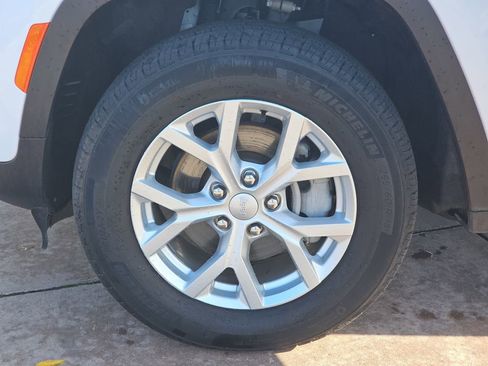 Used 2023 Jeep Grand Cherokee Limited image 37