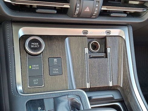 Used 2024 Lexus GX 550 AWD/4WD image 25