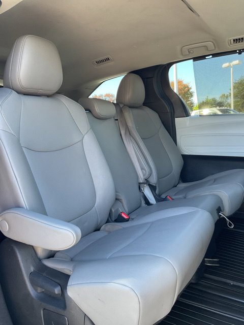 Used 2025 Toyota Sienna XLE FWD image 20