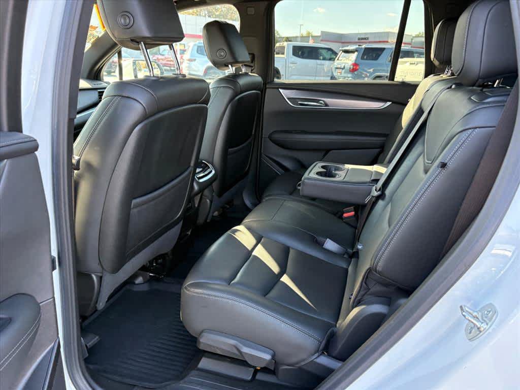 Used 2025 Cadillac XT6 Luxury FWD image 7
