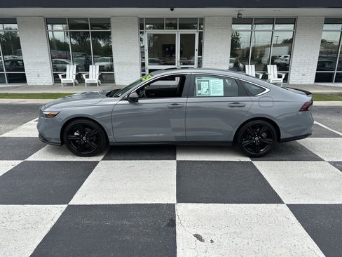 Used 2025 Honda Accord Sport image 1