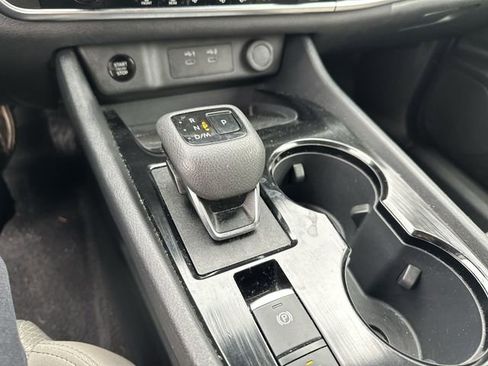 Used 2025 Nissan Rogue SV AWD/4WD image 24