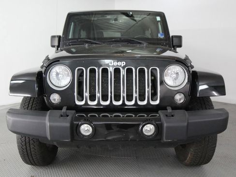 Used 2018 Jeep Wrangler Unlimited Sahara AWD/4WD image 2