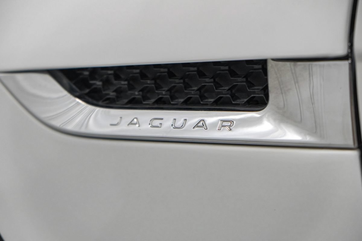 Used 2019 Jaguar F-TYPE R AWD/4WD image 45