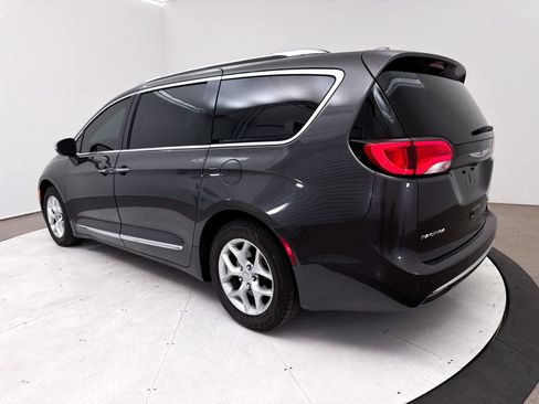 Used 2019 Chrysler Pacifica Limited FWD image 13