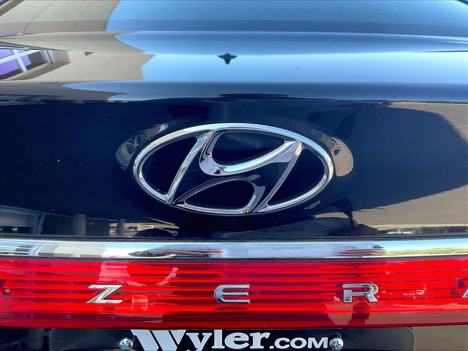 Used 2014 Hyundai Azera Limited w/ Option Group 02 FWD image 24