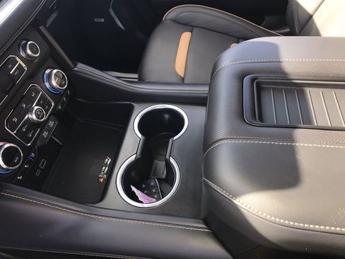 Used 2024 GMC Yukon AT4 w/ Technology Package image 21