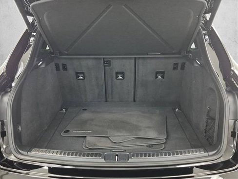Certified 2022 Porsche Macan AWD/4WD image 10