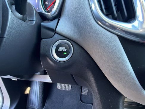 Used 2020 Chevrolet Equinox LT image 17