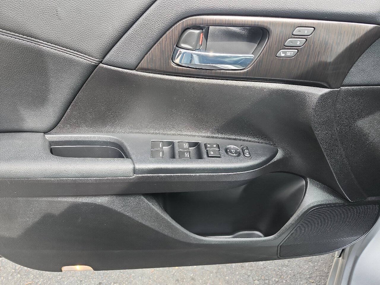 Used 2015 Honda Accord EX-L image 10