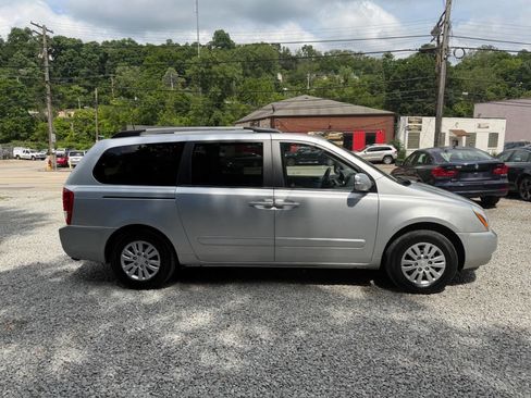 Used 2012 Kia Sedona LX FWD image 6