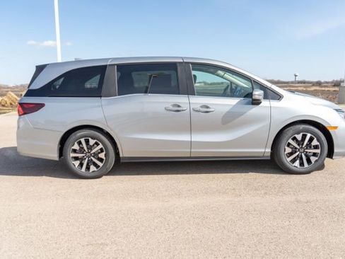 New 2026 Honda Odyssey EX-L image 8