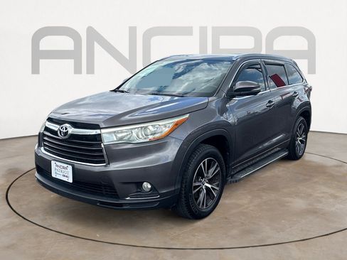 Used 2016 Toyota Highlander XLE FWD image 6