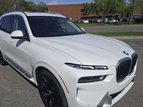 Used 2025 BMW X7 xDrive40i image 3