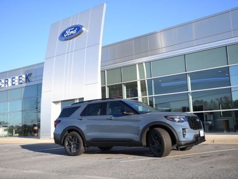 New 2026 Ford Explorer ST-Line w/ ST-Line Street Pack image 2