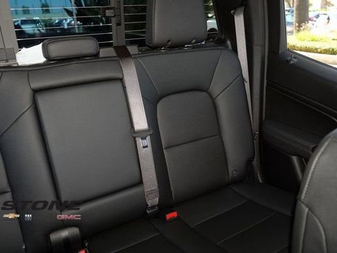 Used 2025 Chevrolet Colorado LT w/ LT Convenience Package AWD/4WD image 19