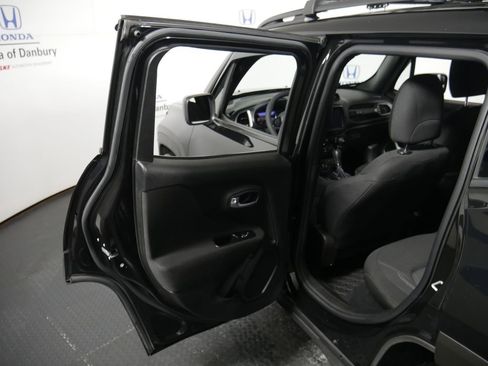 Used 2021 Jeep Renegade Latitude image 9