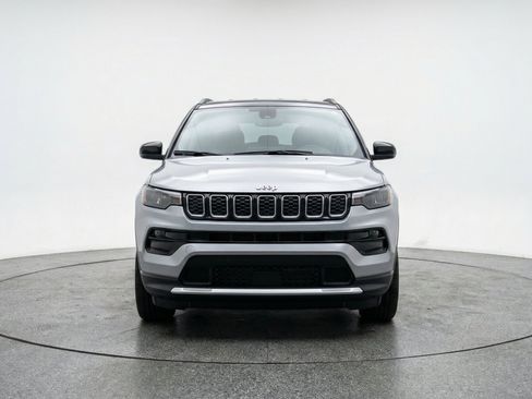 Used 2025 Jeep Compass Limited AWD/4WD image 2