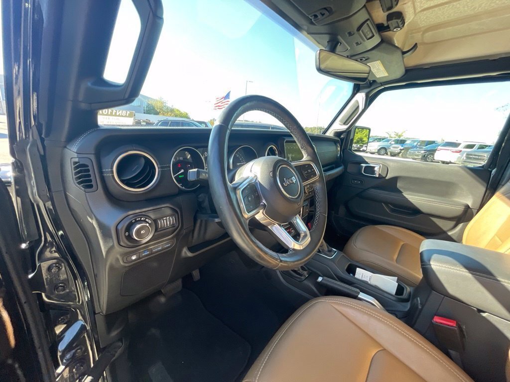 Used 2021 Jeep Wrangler Unlimited Rubicon 4xe w/ Dual Top Group AWD/4WD image 17