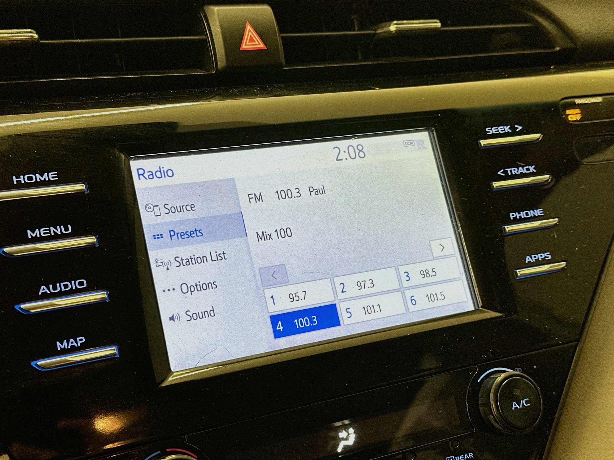 Used 2019 Toyota Camry SE w/ Carpet Mat Package FWD image 21
