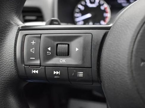 Used 2024 Nissan Rogue S FWD image 24