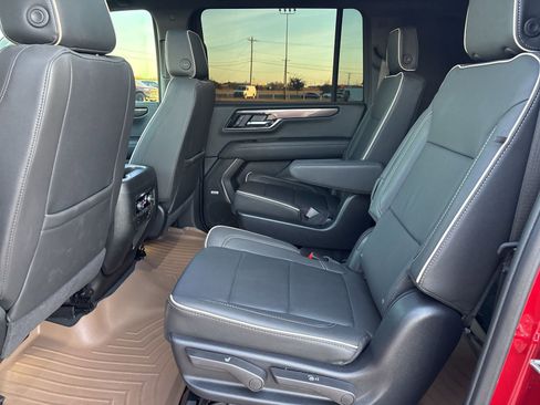 Certified 2025 GMC Yukon XL Elevation image 12