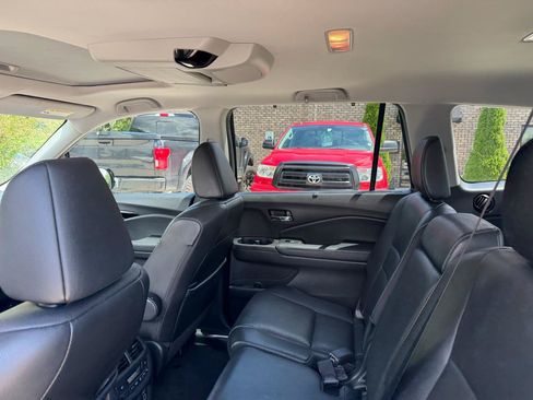 Used 2019 Honda Pilot Touring image 14