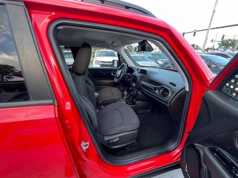 Used 2020 Jeep Renegade Altitude FWD image 17