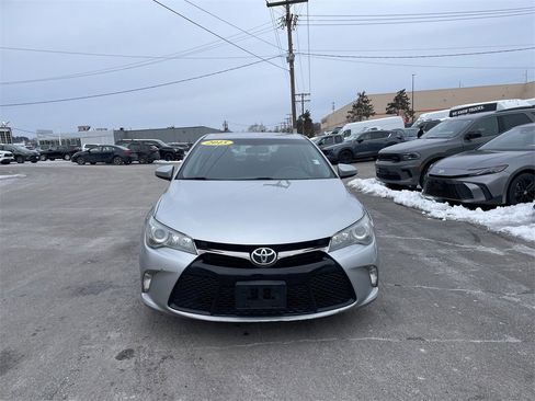 Used 2015 Toyota Camry SE image 5