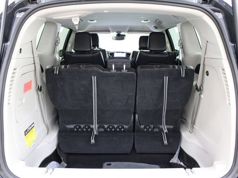 Used 2023 Chrysler Pacifica Touring-L FWD image 30