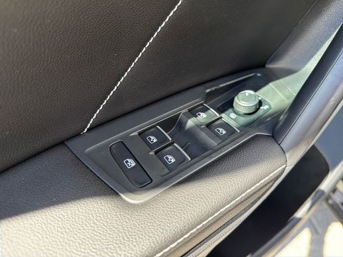 Certified 2023 Volkswagen Tiguan SE image 13