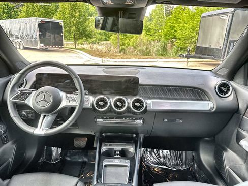 Used 2025 Mercedes-Benz GLB 250 image 20