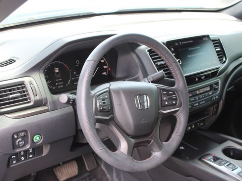 Used 2025 Honda Ridgeline TrailSport image 10
