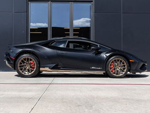 Used 2024 Lamborghini Huracan Sterrato image 10