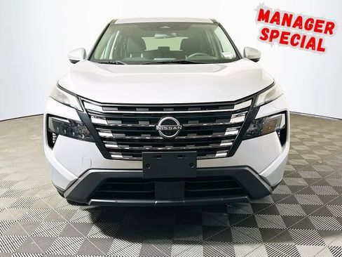 Used 2024 Nissan Rogue SV FWD image 3