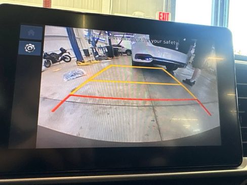 Used 2023 Hyundai Venue SEL FWD image 11