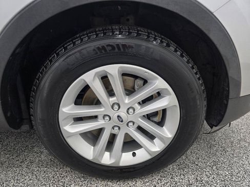 Used 2016 Ford Explorer XLT w/ Equipment Group 201A FWD image 32