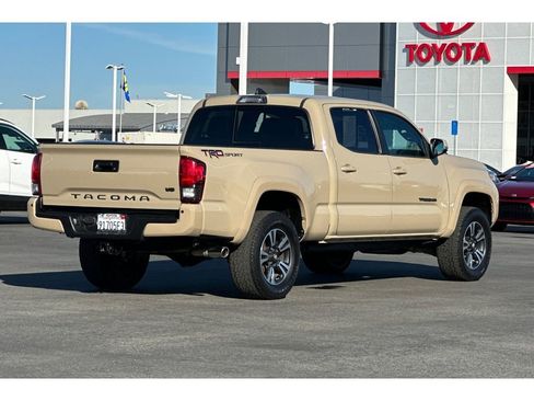 Used 2018 Toyota Tacoma TRD Sport w/ TRD Premium Sport Package image 4